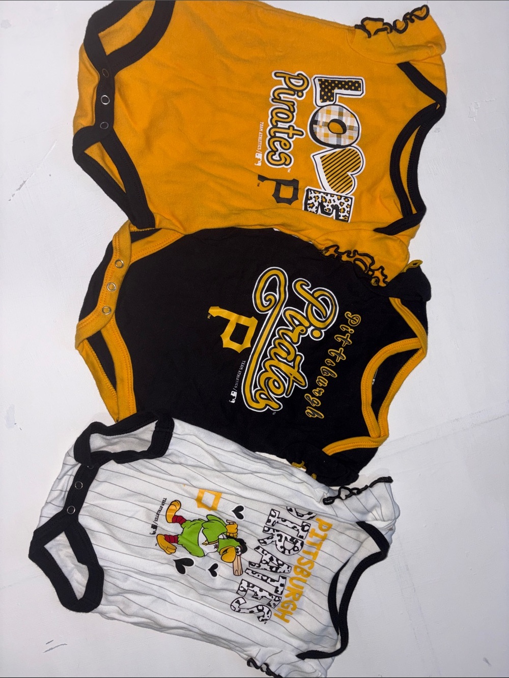 GENUINE MLB MERCHANDISE PITTSBURG Pirates Yellow Black White 0/3MO ONESIES